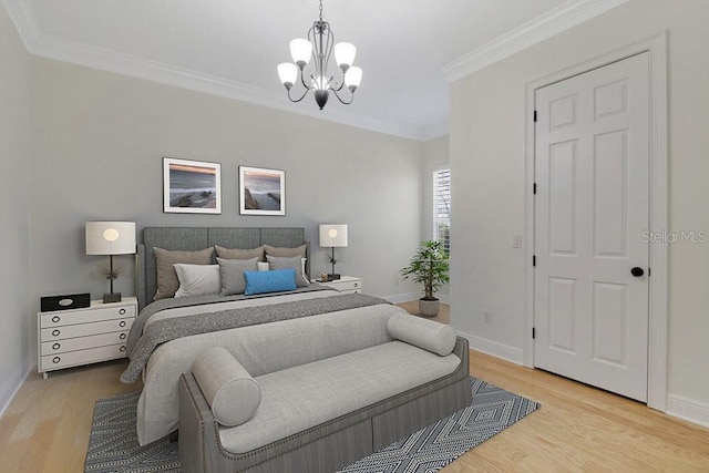 bedroom featuring an inviting chandelier, crown molding, light wood-style flooring, and baseboards