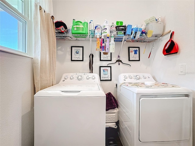 washroom with laundry area and washer and clothes dryer