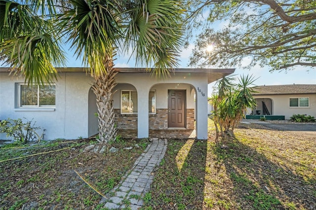 view of front facade featuring a porch and stucco siding