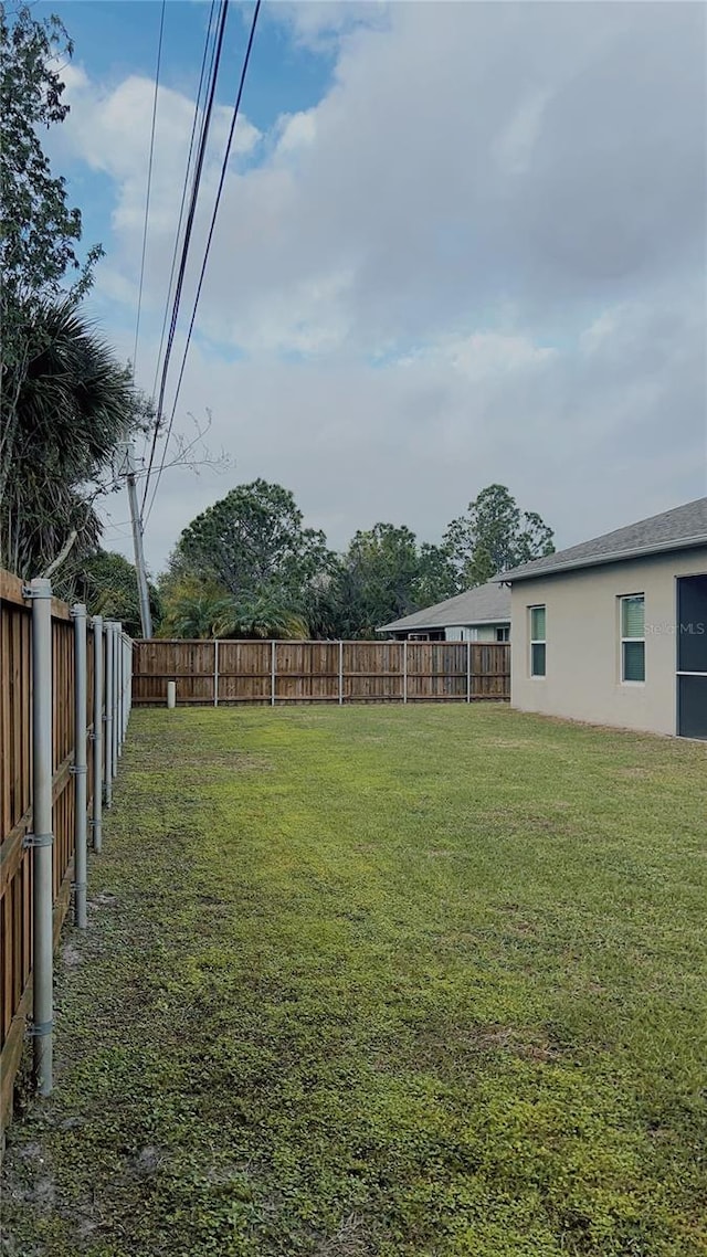 view of yard featuring a fenced backyard