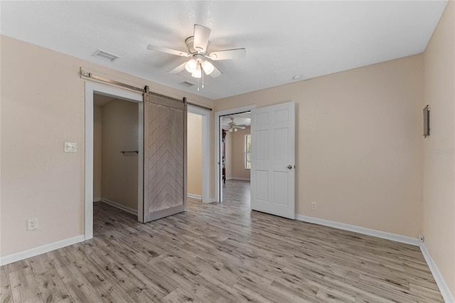 unfurnished bedroom featuring light wood-type flooring, baseboards, visible vents, and a ceiling fan