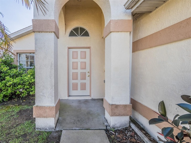 property entrance featuring stucco siding