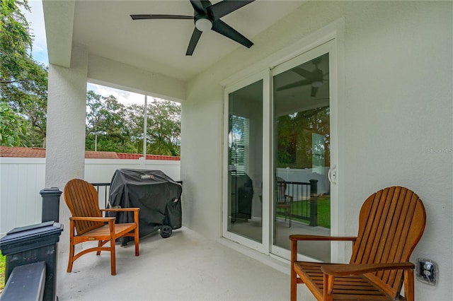 sunroom / solarium featuring a ceiling fan