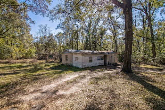 exterior space with a front yard