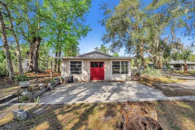 view of front of house featuring fence