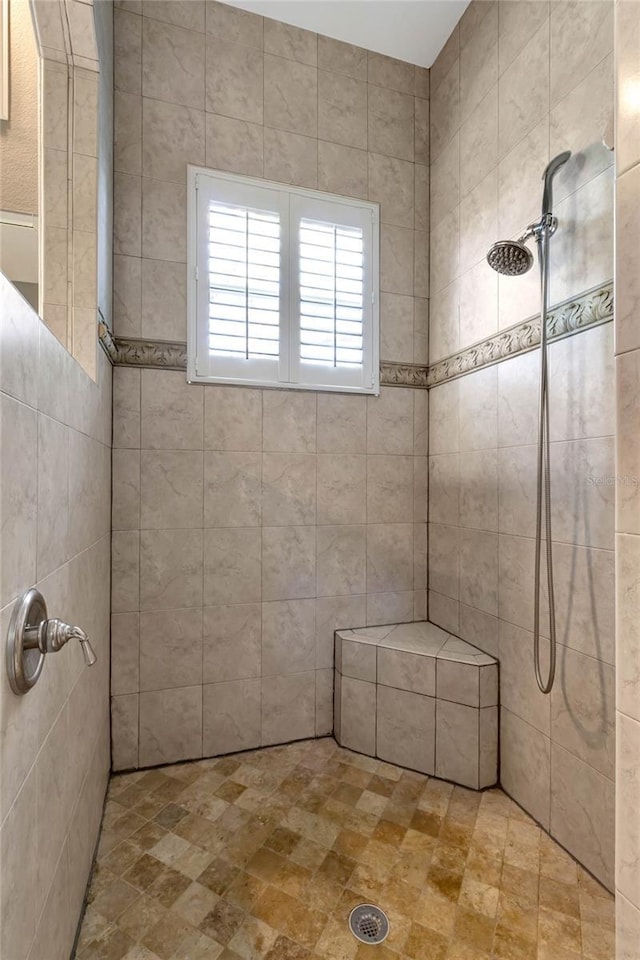 bathroom featuring a tile shower