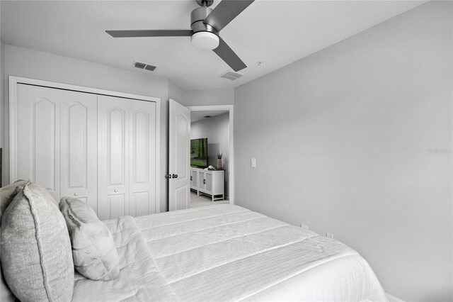 bedroom featuring ceiling fan, visible vents, and a closet