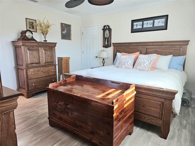 1706 S Lakeside Ct, Venice, FL 34293 - bedroom featuring a ceiling fan, light wood-style floors, and crown molding