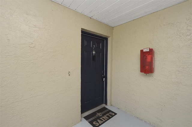 view of exterior entry with stucco siding