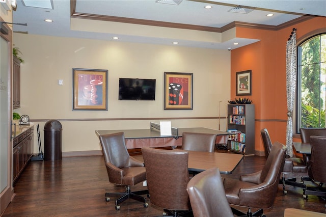 dining area with visible vents, baseboards, dark wood-style floors, crown molding, and recessed lighting