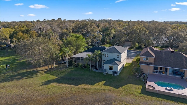 bird's eye view featuring a wooded view