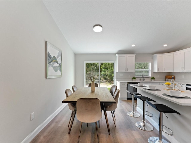 dining space featuring light wood-style floors, baseboards, and recessed lighting