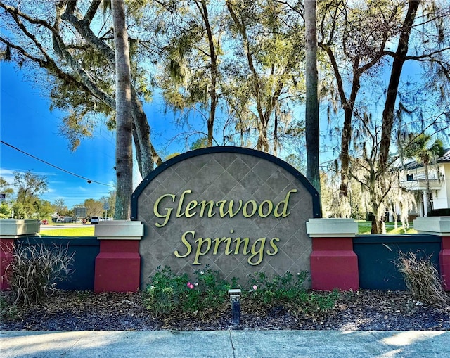 view of community / neighborhood sign