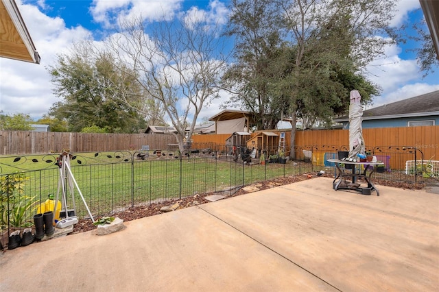 view of patio featuring a fenced backyard