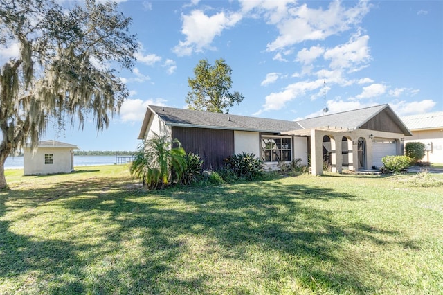 view of front facade with a front yard and an attached garage