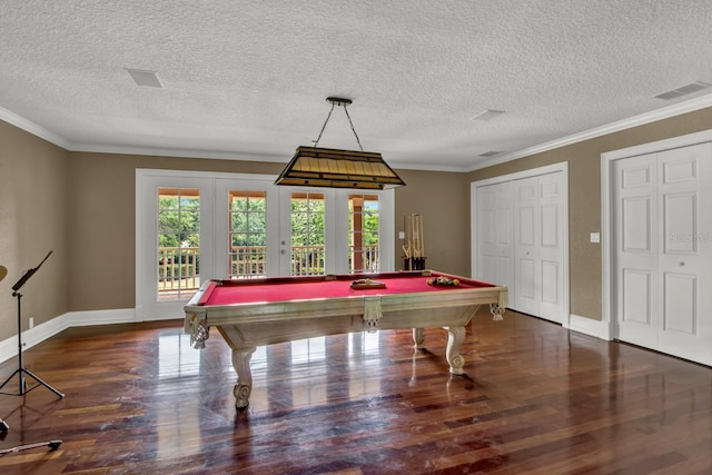 game room with ornamental molding, wood finished floors, visible vents, and baseboards