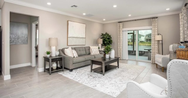 living area with ornamental molding, recessed lighting, visible vents, and baseboards