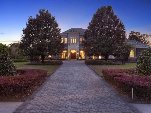 view of front of house featuring decorative driveway