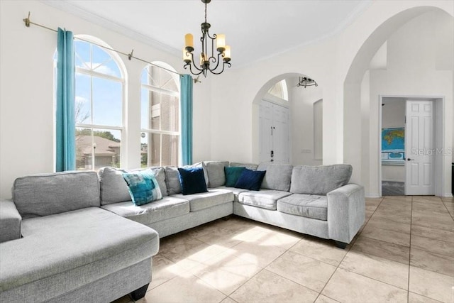 living area with arched walkways, light tile patterned floors, crown molding, and an inviting chandelier