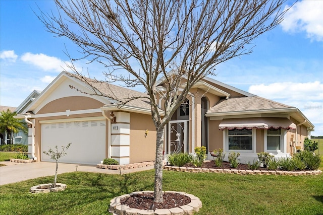 view of front of property featuring stucco siding, a shingled roof, an attached garage, a front yard, and driveway