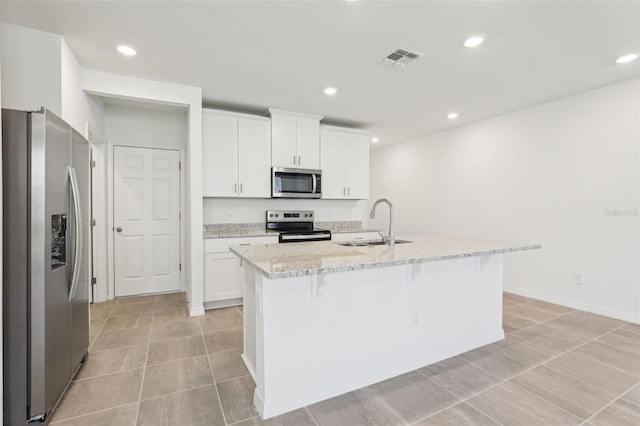 4365 Switchgrass Ln, Saint Cloud, FL 34772 - kitchen featuring a sink, visible vents, recessed lighting, and stainless steel appliances