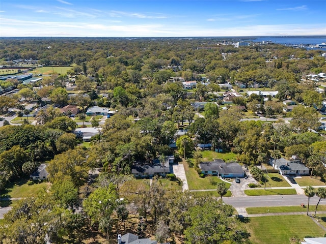 birds eye view of property featuring a forest view