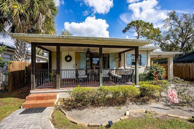 view of front of property with covered porch and fence