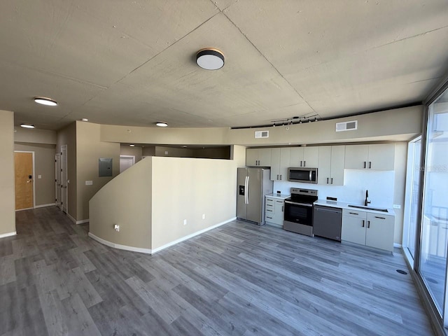 kitchen featuring visible vents, appliances with stainless steel finishes, a sink, and wood finished floors