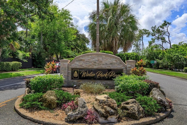 view of community / neighborhood sign