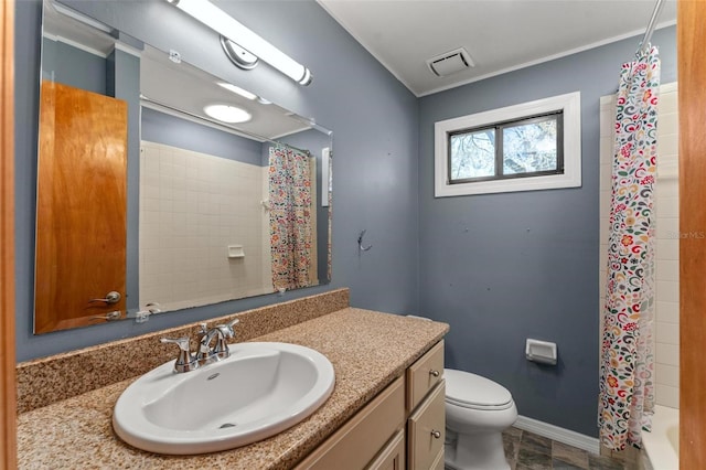 bathroom with toilet, a shower with shower curtain, visible vents, vanity, and baseboards