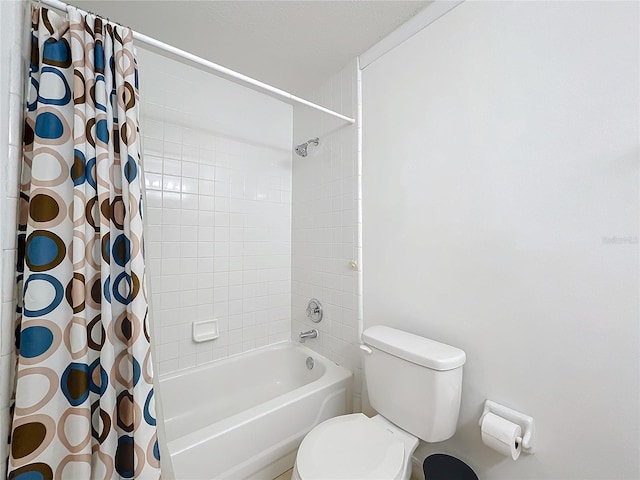 full bathroom featuring toilet and shower / bath combo