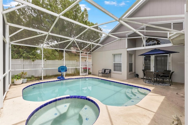 102 Ethan Ave, Davenport, FL 33897 - view of swimming pool with a patio area, a pool with connected hot tub, and glass enclosure