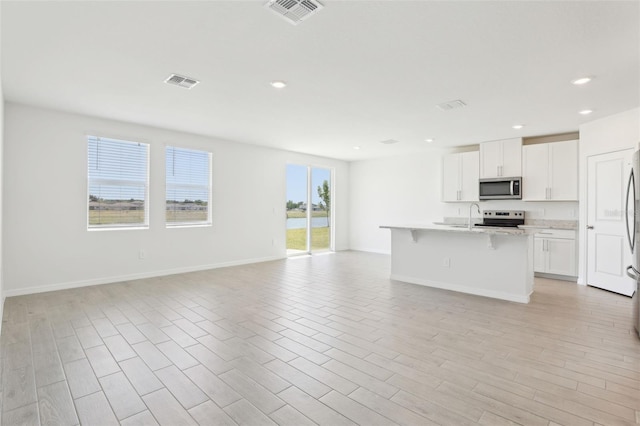 interior space with recessed lighting, visible vents, and baseboards