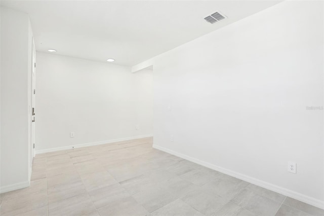 unfurnished room featuring recessed lighting, visible vents, and baseboards