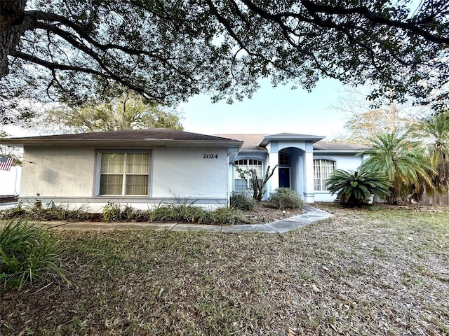 view of front of property featuring stucco siding