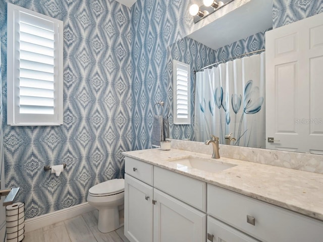 full bath with toilet, wallpapered walls, a shower with shower curtain, and vanity