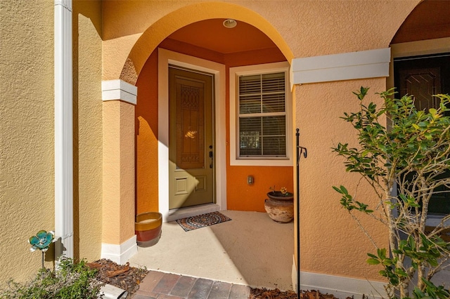 entrance to property with stucco siding