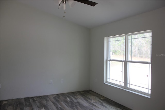 unfurnished room featuring dark wood-style floors and ceiling fan