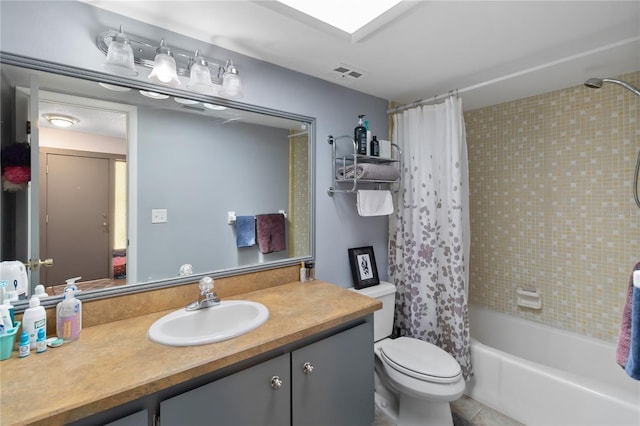1489 Magellan Cir Unit 603, Orlando, FL 32818 - full bath with toilet, vanity, shower / bath combo, and visible vents