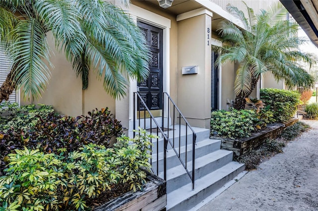 view of exterior entry with stucco siding