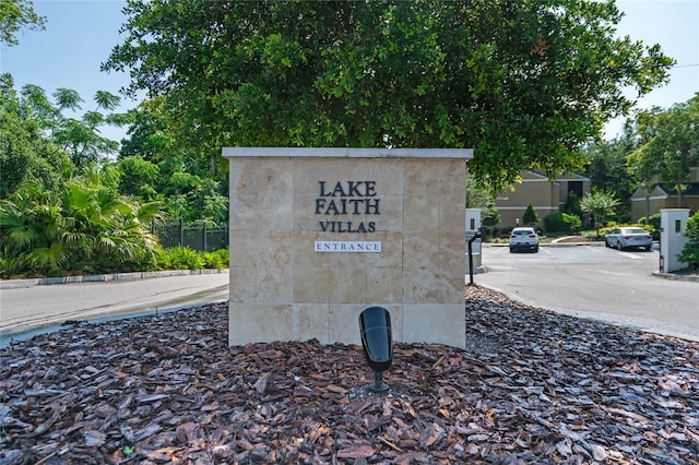 view of community / neighborhood sign