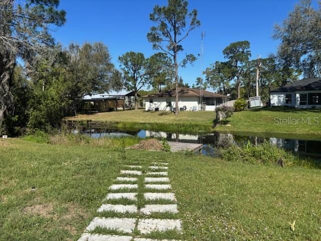 view of yard featuring a water view