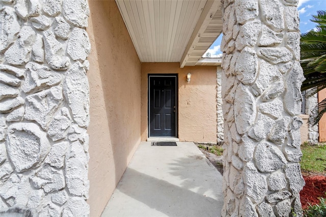 property entrance featuring stucco siding