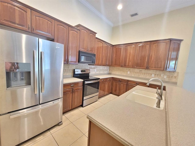 kitchen featuring visible vents, a sink, stainless steel appliances, backsplash, and light tile patterned flooring