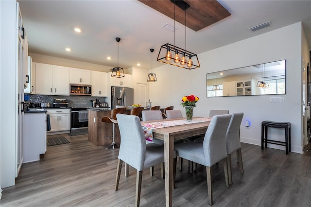 dining space featuring dark wood-type flooring, visible vents, and recessed lighting