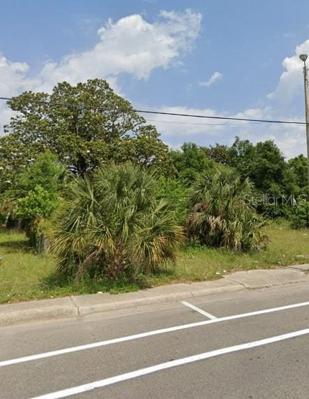 Listing photo 2 for 2308 N Davis Hwy, Pensacola FL 32503