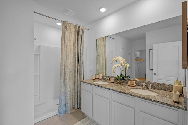 full bath featuring tile patterned flooring, visible vents, a sink, and curtained shower