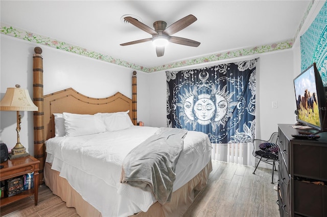 bedroom featuring light wood-type flooring and a ceiling fan