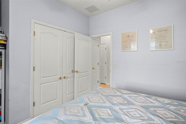 12824 Penshurst Ln, Windermere, FL 34786 - bedroom with visible vents and a closet