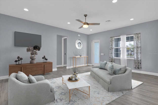 living area featuring ceiling fan, recessed lighting, wood finished floors, visible vents, and baseboards